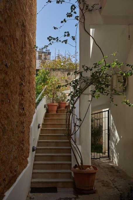 The Sunny House Apartment Атина Екстериор снимка